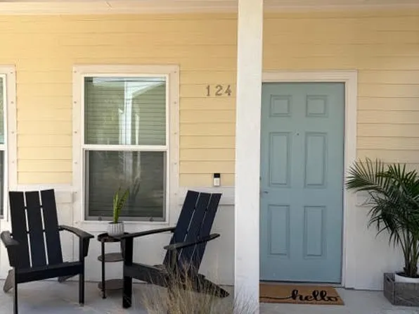 124 Lavaca Cir, Rockport, TX 78382