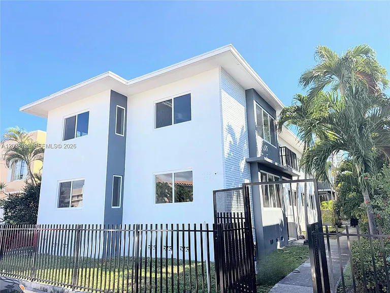 7325 Byron Ave #3 — Photo 6