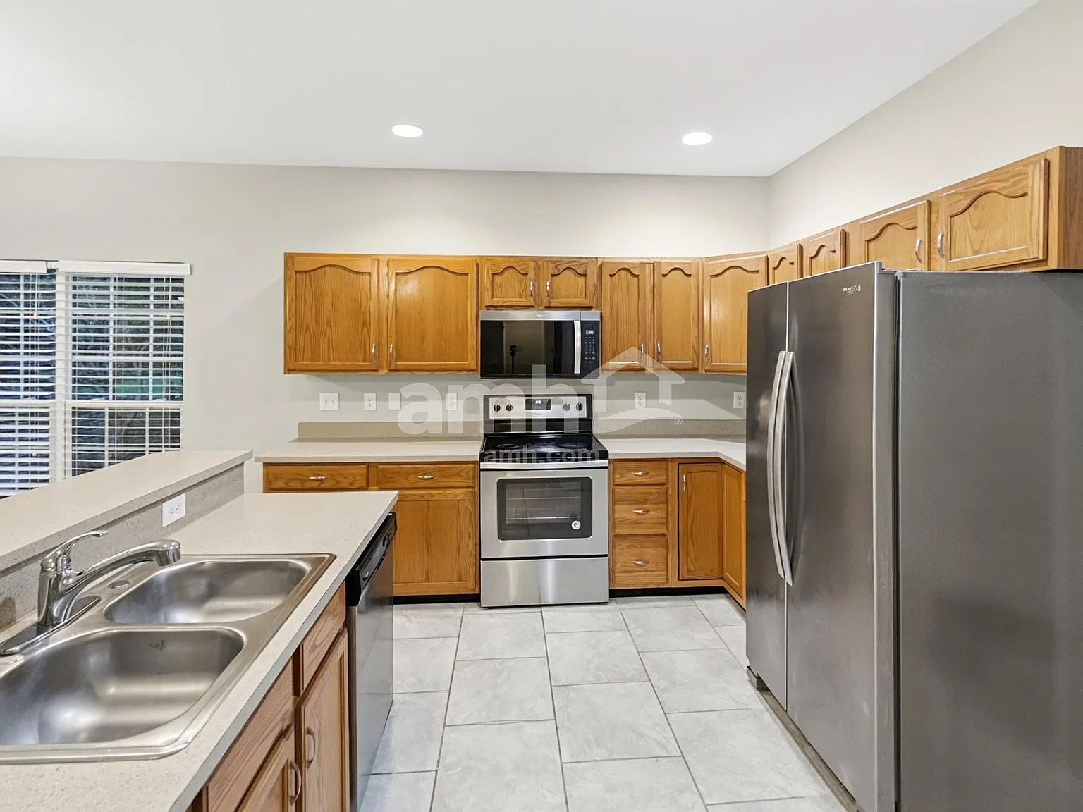 5 bed, 3.5 bath, 2799 sqft, $3,315 — Photo 3