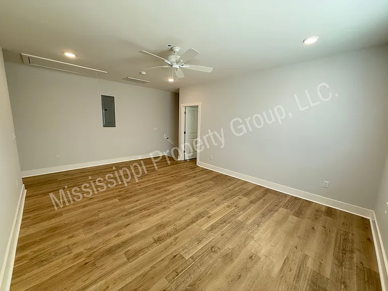 611 Miramar Ln — Photo 17