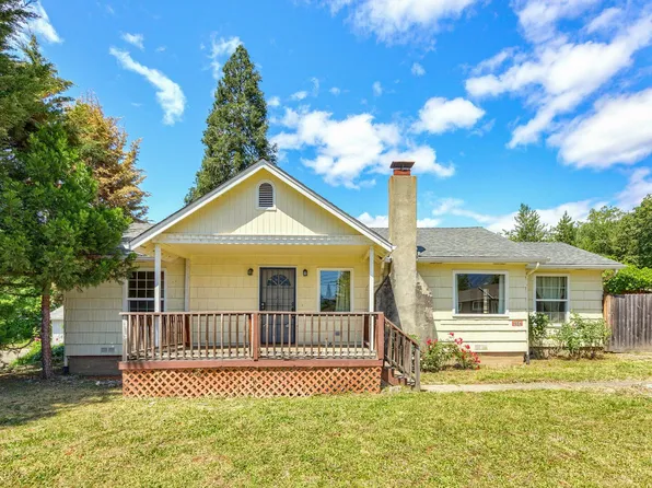 1054 NE Churchill St, Grants Pass, OR 97526