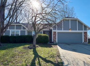 637 SE Athens Dr, Lees Summit, MO 64063