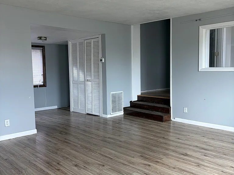 468 W Park Ave — Photo 5
