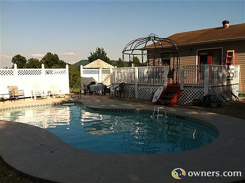 3 bedroom home with pool