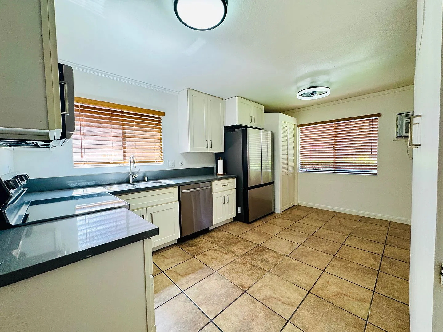 Spacious 2BD/2BA Condo in Del Cerro near SDSU - Available Now! - Only $2,795/mo! — Photo 2