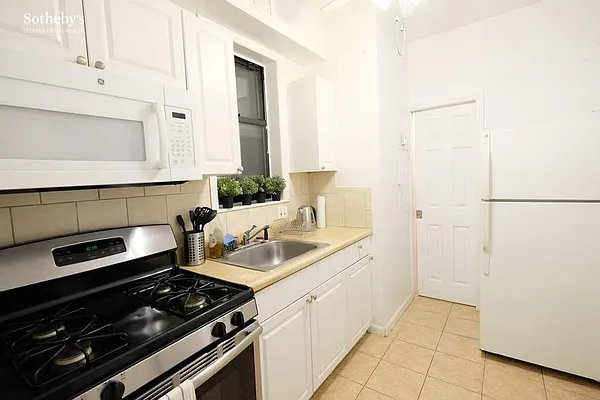 Rented by Sotheby's International Realty | media 17