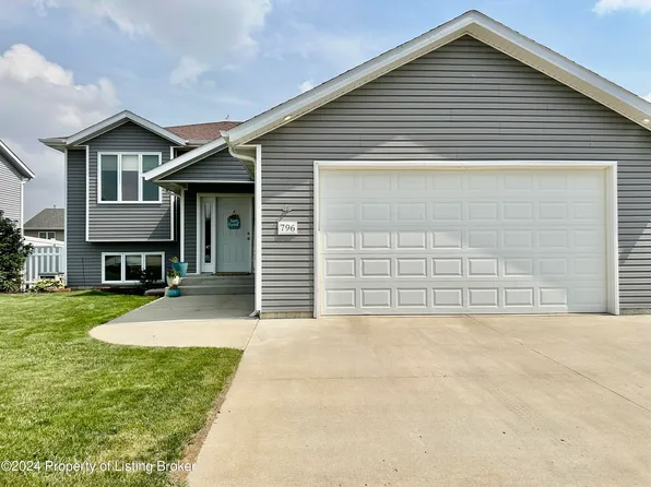 796 16th Ave E, Dickinson, ND 58601