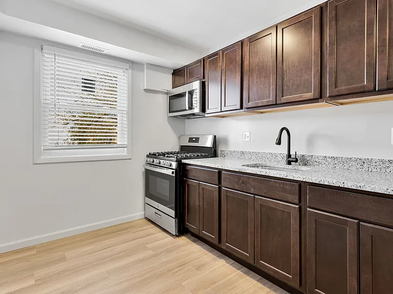 118 & 124 Atlantic St SE #121 & 125-133 — Photo 7