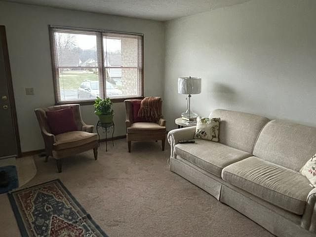 2nd image of 984 Allen Dr