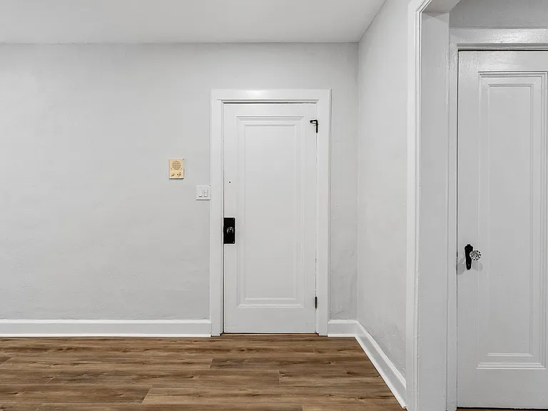 742 Washington Park #B4 — Photo 6