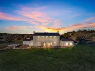 130 S Overlook Dr, Fredericksburg, TX 78624