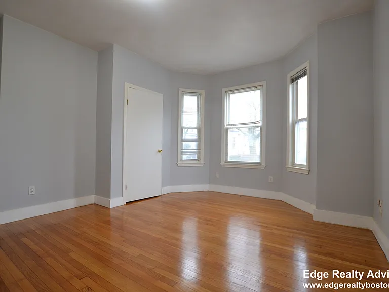 50 Lowell St — Photo 4