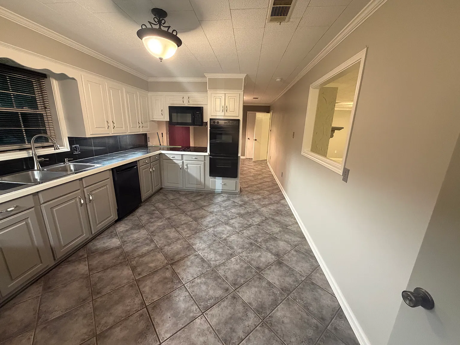 3 bed, 2082 sqft, $2,000 — Photo 4