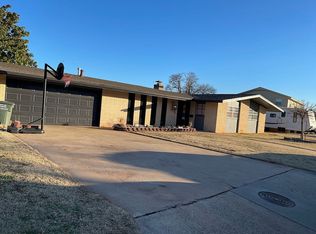 1117 Chandler Dr, Clinton, OK 73601