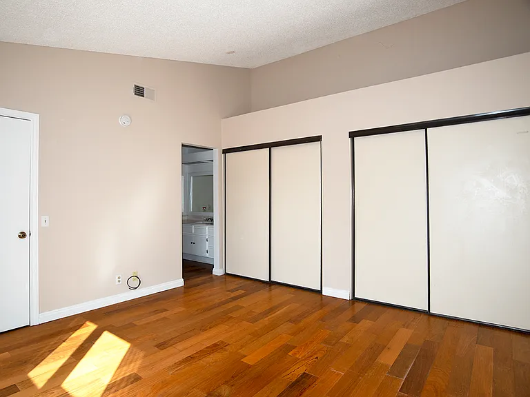 157 Stanford Ct — Photo 6