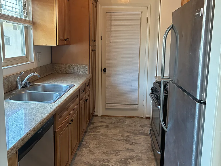 1730 Grevelia St #H — Photo 4
