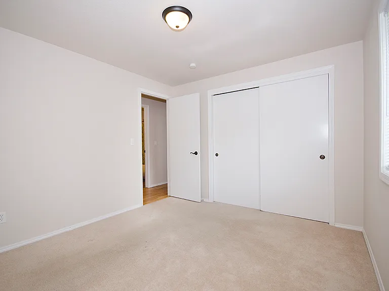 5513 N Creswell Ave — Photo 10