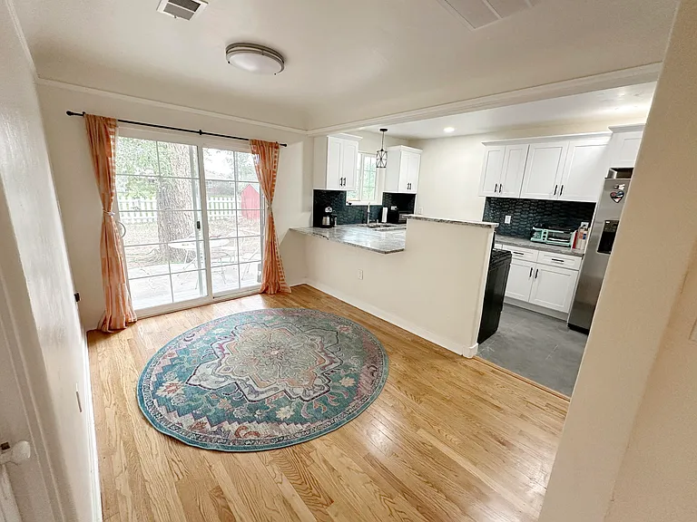 801 Solano Dr NE — Photo 15