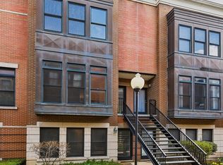 833 W Village Ct, Chicago, IL 60608