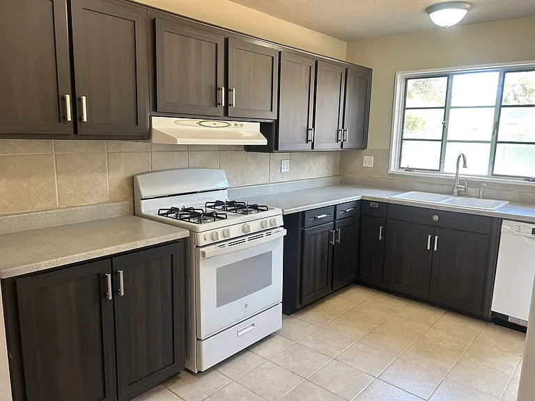 88 Rose Dr — Photo 21