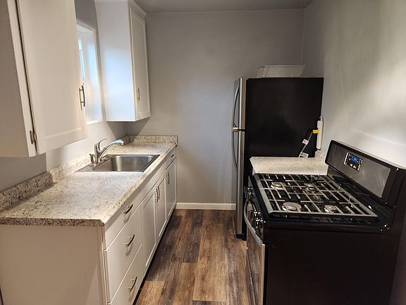 3rd image of 3055 44th St Unit C