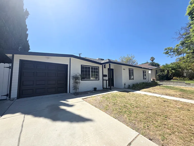 25602 January Dr — Photo 1
