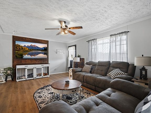 3rd image of 38 Spring Ridge Ct