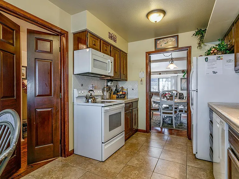 3541 S Hillcrest Dr — Photo 7