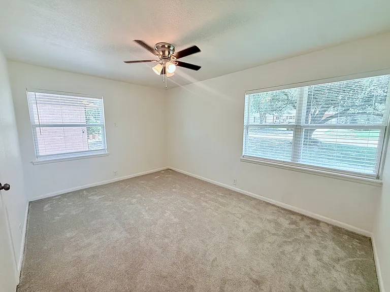 1411 W Shields Dr — Photo 21