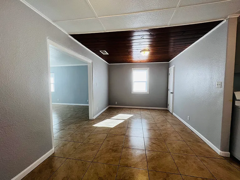 401 W Goshen Ave #A — Photo 13