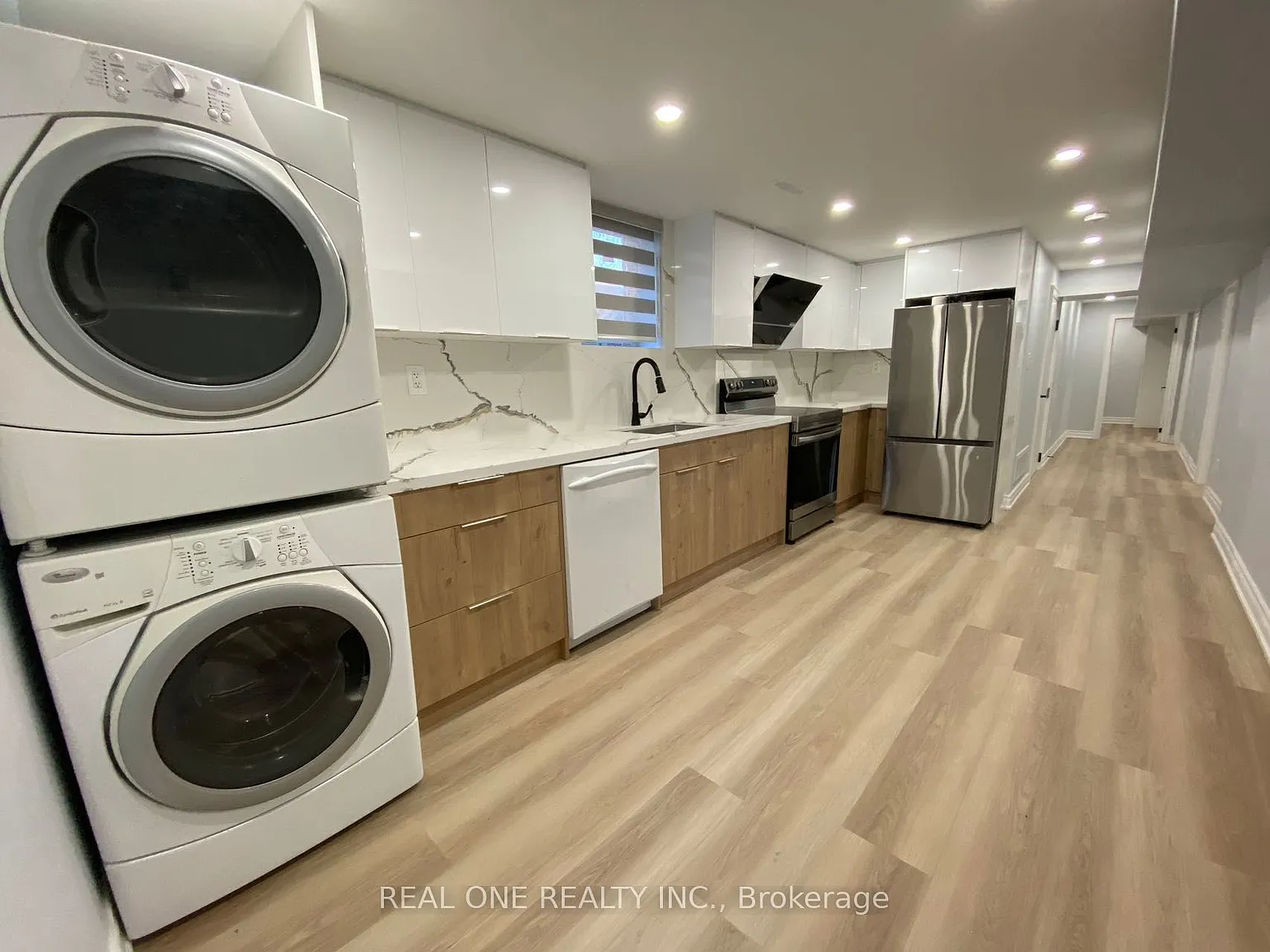 1186 Shadeland Dr — Photo 1