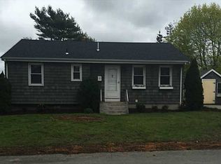 39 Oak St, Middletown, RI 02842