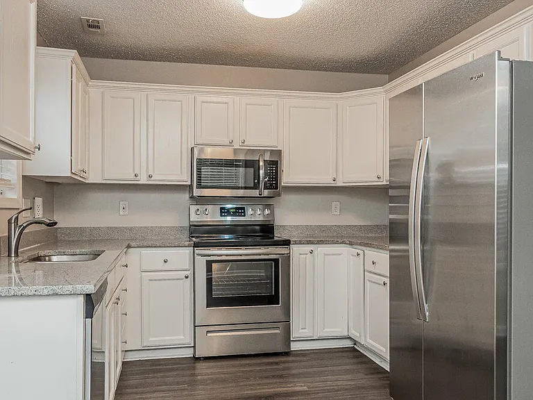 401 Three Meadows Rd — Photo 4
