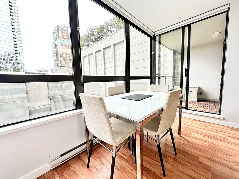 933 Hornby St #608 — Photo 5