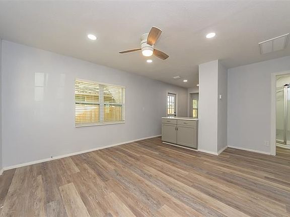 5th image of 3117 Huron Ave
