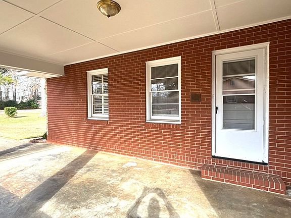 3rd image of 4802 Summerville Rd