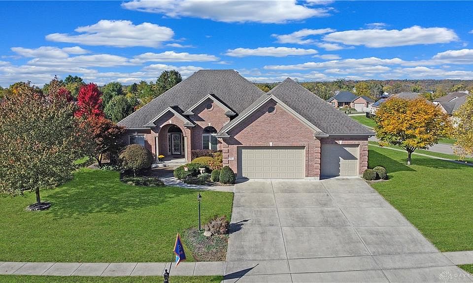 1st image of 385 Sunset Dr