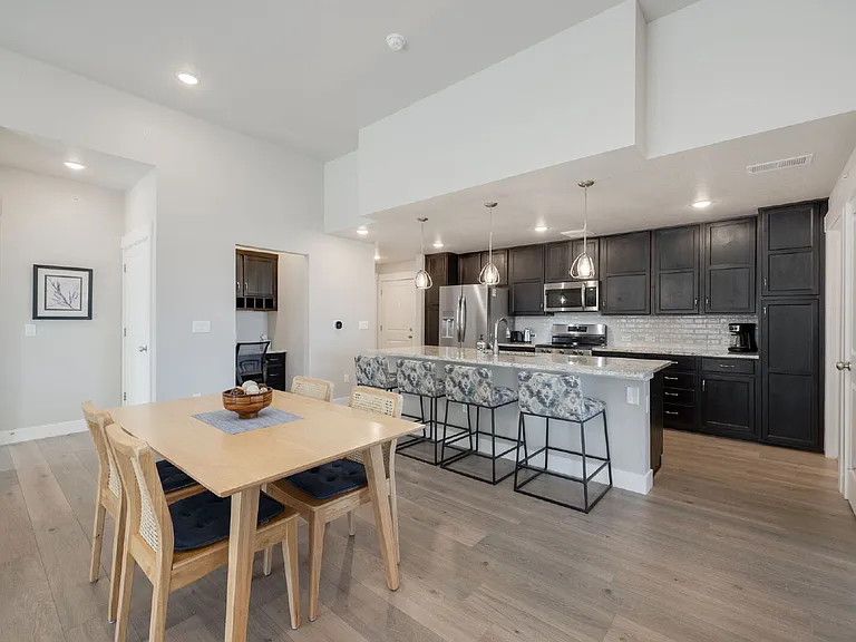 856 Birdwhistle Ln #6 — Photo 4