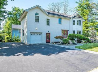 5 Hollywood St, Edison, NJ 08820