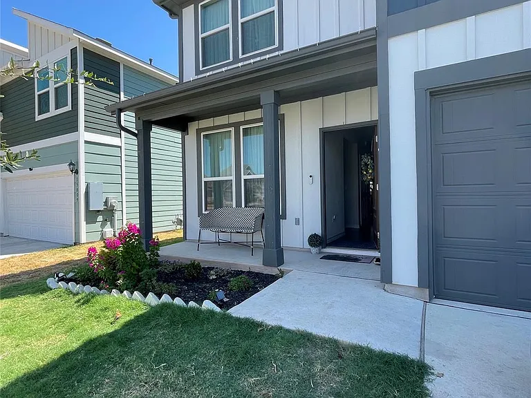 15807 Crissom Ln — Photo 2