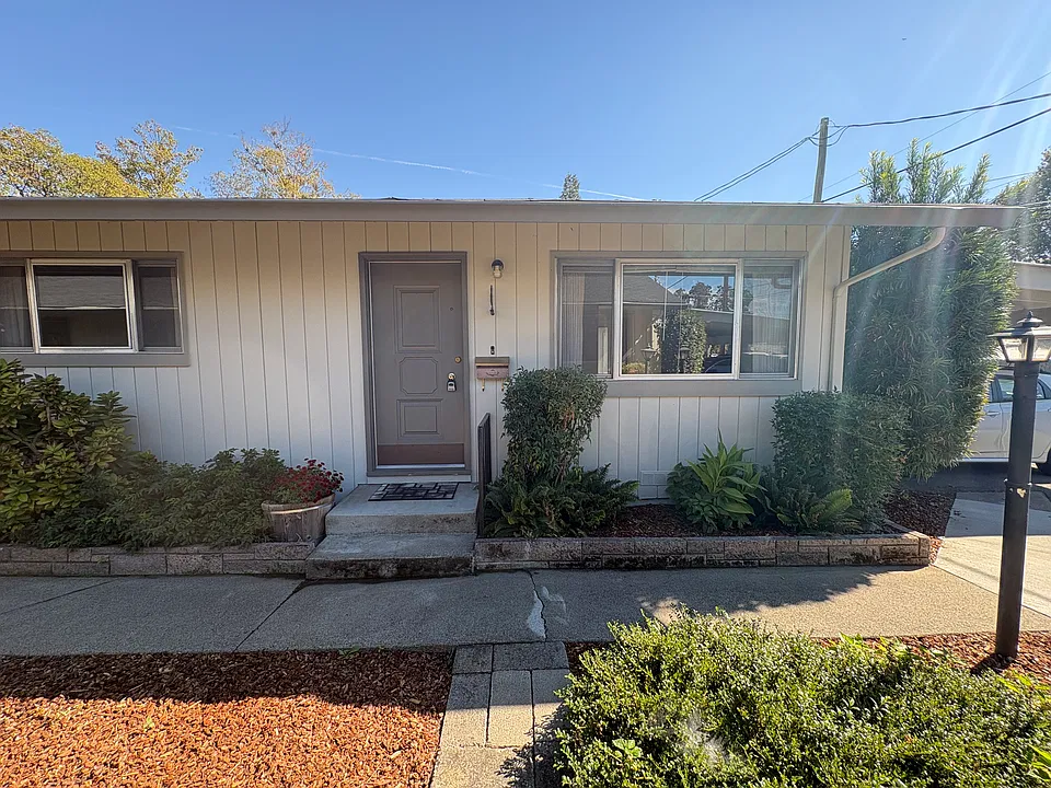 311 NE C St