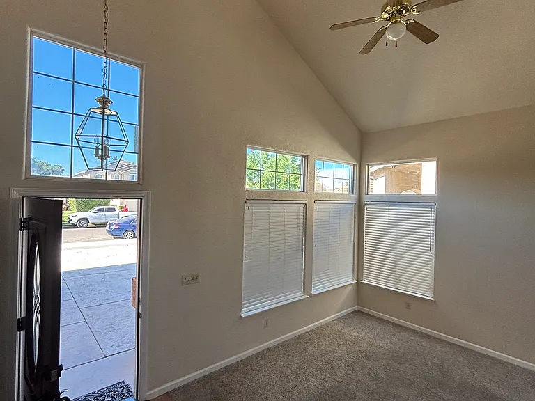 1017 Sun Meadow Dr — Photo 37