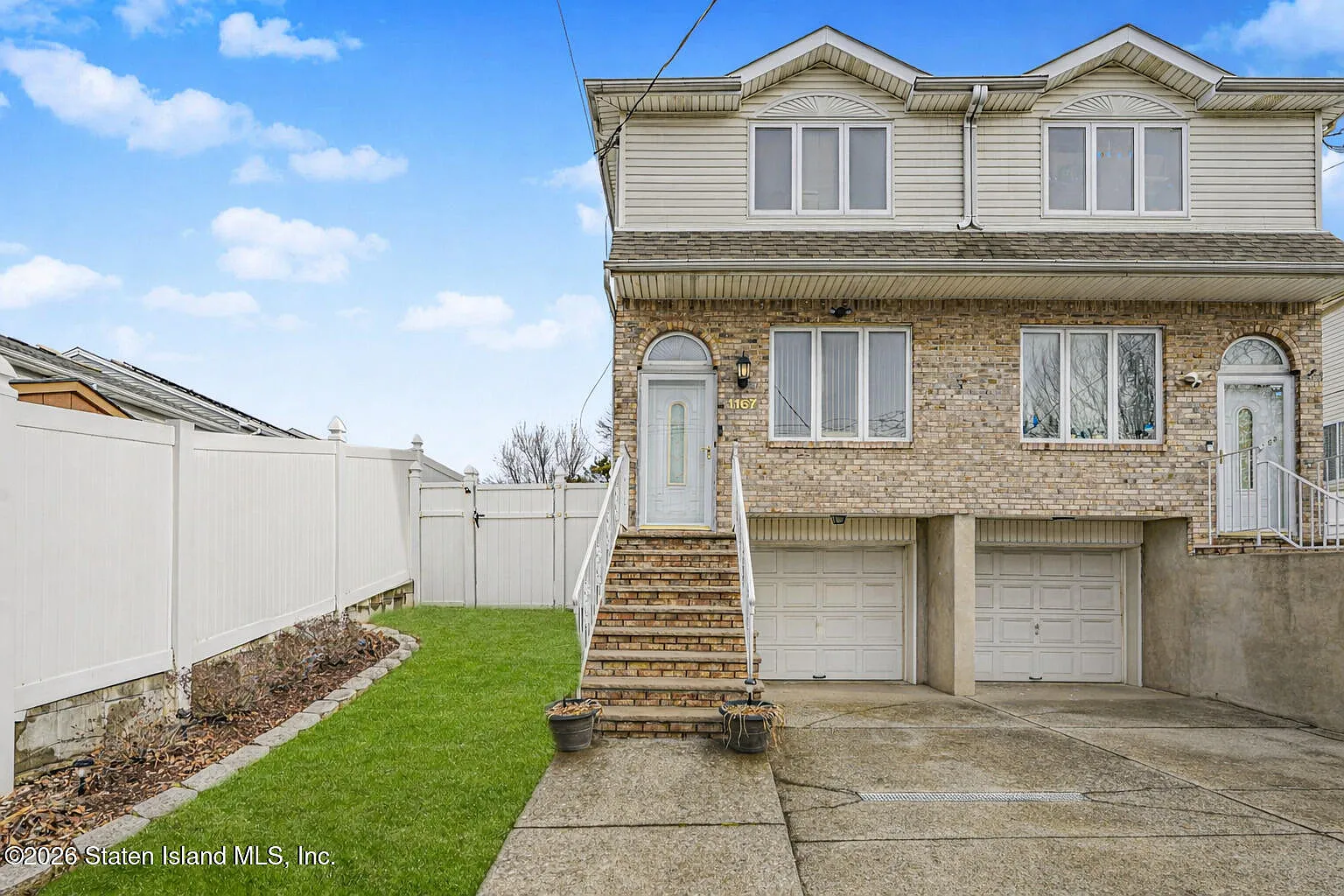 1167 Rockland Ave photo 1