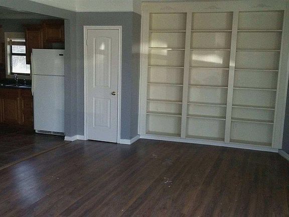 4th image of 944 Beachside Dr