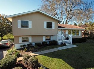 2311 Valley Dr, Lindenhurst, IL