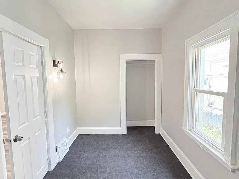 2817 N Erie St — Photo 9