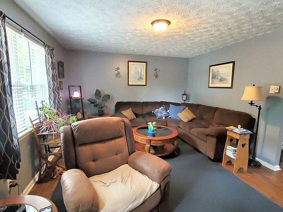 2nd image of 405 Garden Park Dr