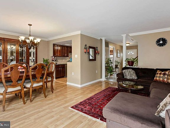 5th image of 11275 Edgemoor Ct
