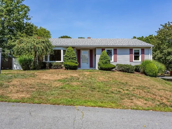492 Eastview Ave, Somerset, MA 02726