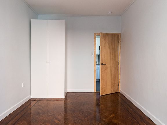 4th image of 325 Empire Blvd APT 5